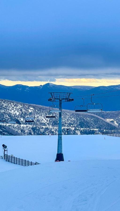 Отель Ajax Ski Club Маунт-Буллер Экстерьер фото