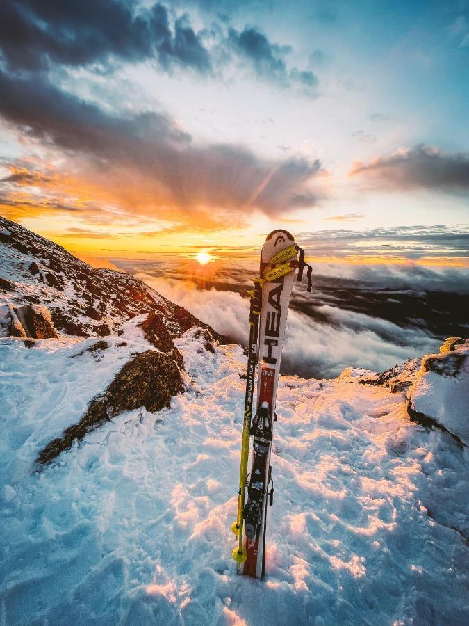 Отель Ajax Ski Club Маунт-Буллер Экстерьер фото