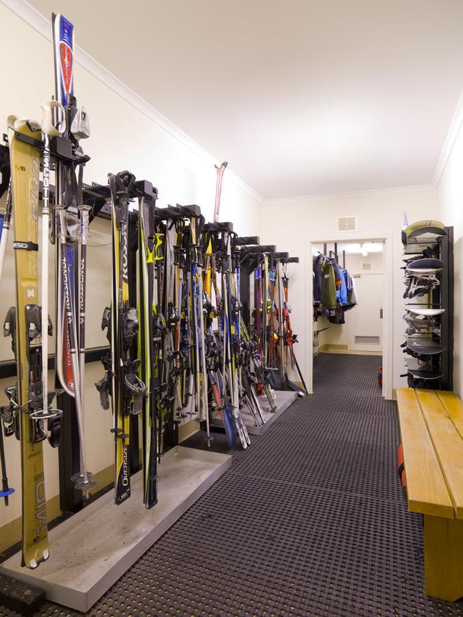 Отель Ajax Ski Club Маунт-Буллер Экстерьер фото
